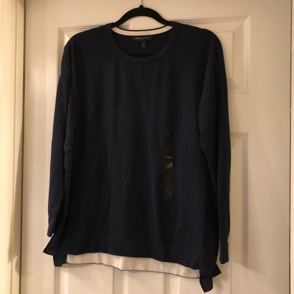 Banana Republic sweater - size small